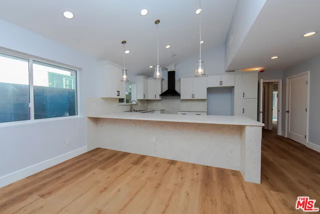 $4,550 | 2208 South Harcourt Avenue, Los Angeles, CA 90016