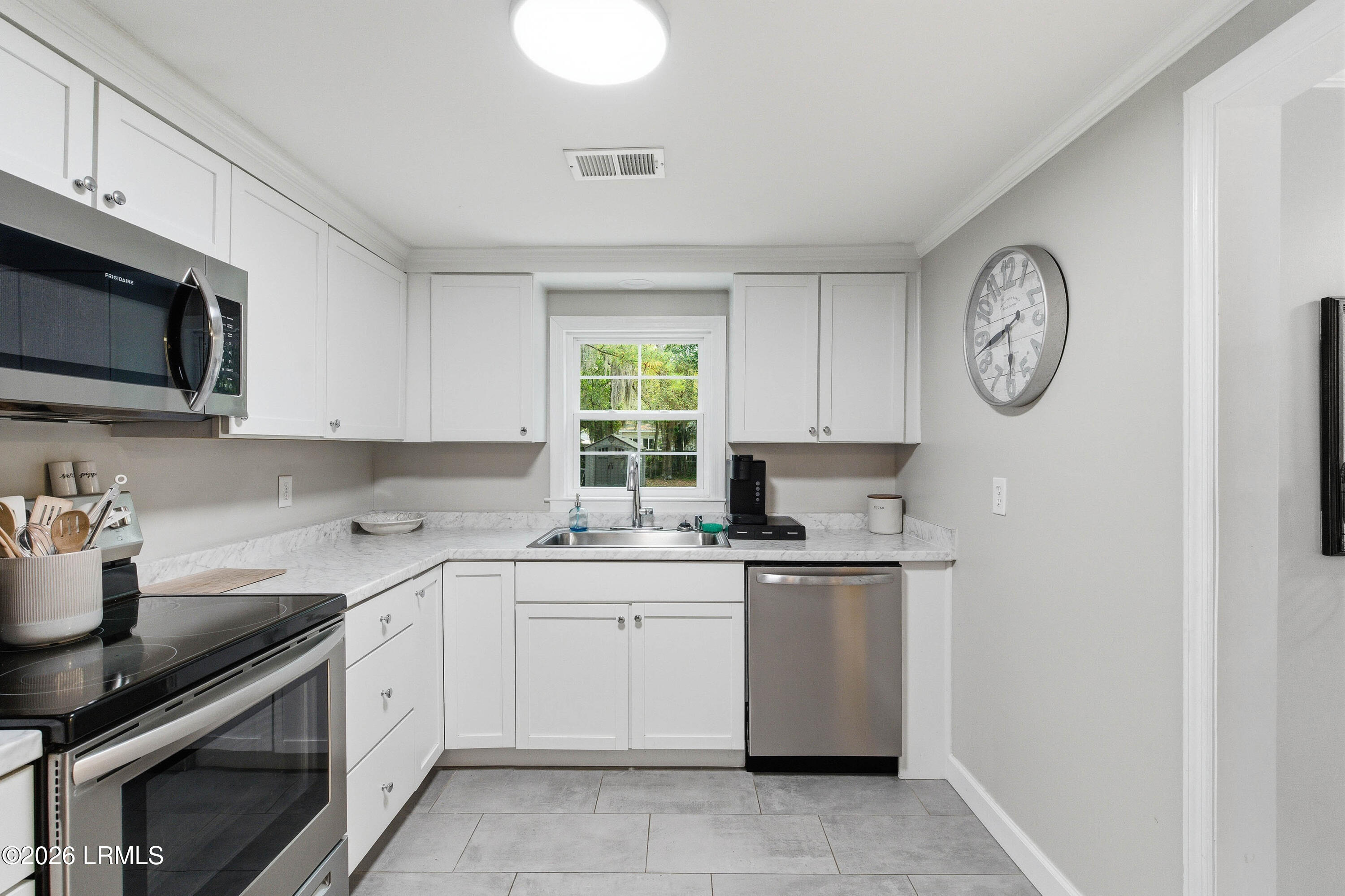 2409 Waddell Road Beaufort, SC 29902 - Photo 13 of 39 2409 Waddell-28