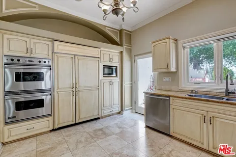 $2,998,000 | 1248 East Tujunga Avenue, Burbank, CA 91501