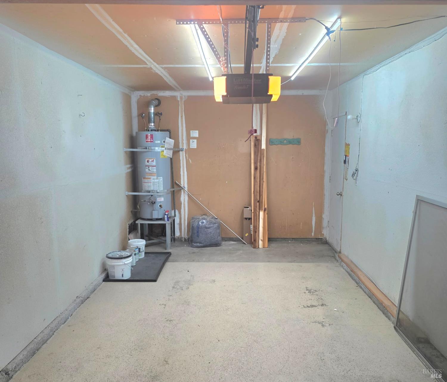 140 Del Rio Court, Unit 4 Vacaville, CA 95687 - Photo 22 of 25 a view of a room with gym equipment