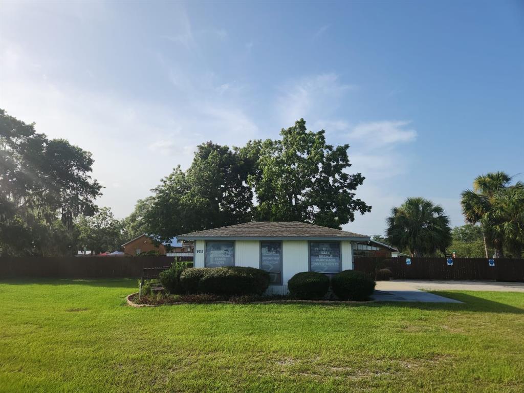 909 Southwest Sw Highway Ocala, FL 34471 - Photo 1 of 19 a view of a house with a yard