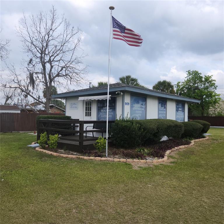 909 Southwest Sw Highway Ocala, FL 34471 - Photo 3 of 19 a view of a house with a yard chairs and table