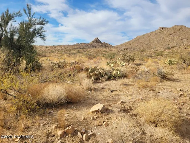 $92,000 | 0 South Bent Spur Road, Congress, AZ 85332