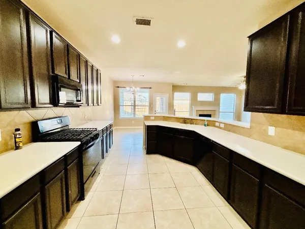 $2,950 | 9947 Valance Way, Conroe, TX 77385