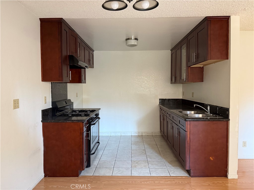 111 Park Street, Unit 3 Alhambra, CA 91801 - Photo 6 of 8 Kitchen