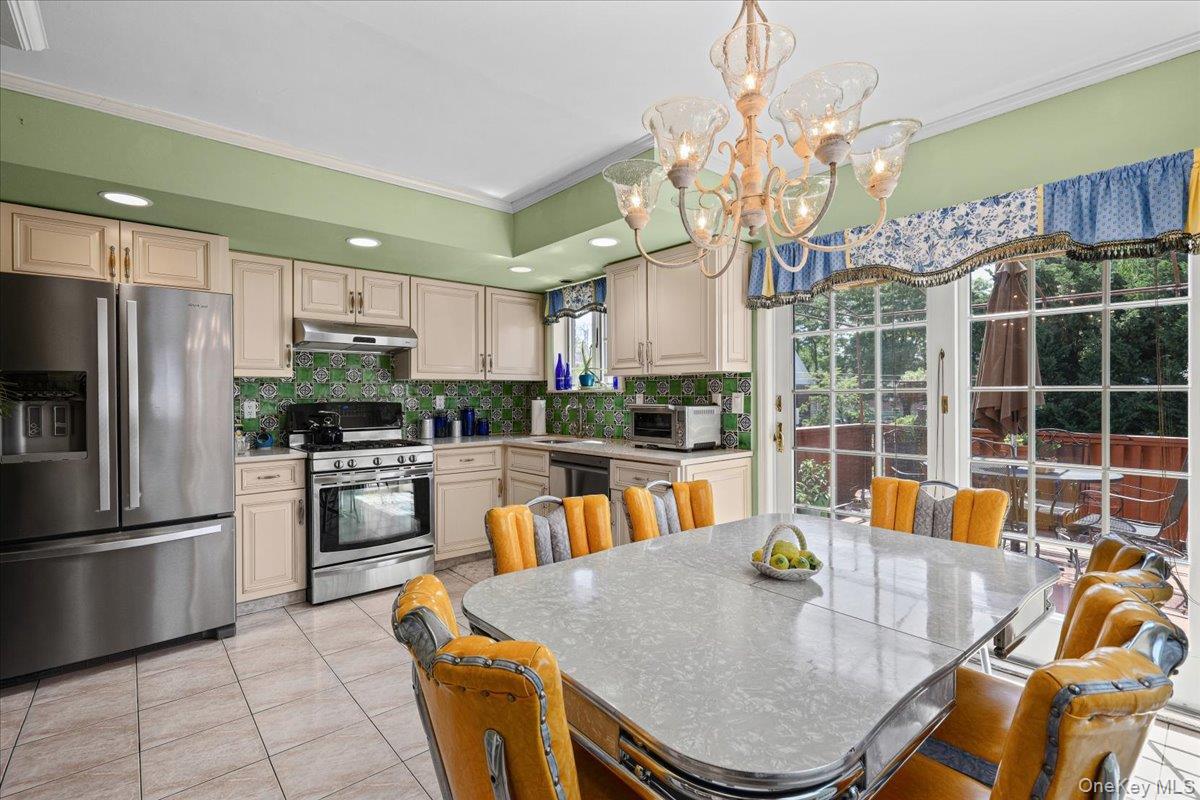 1415 Reed Place Bronx, NY 10465 - Photo 6 of 26