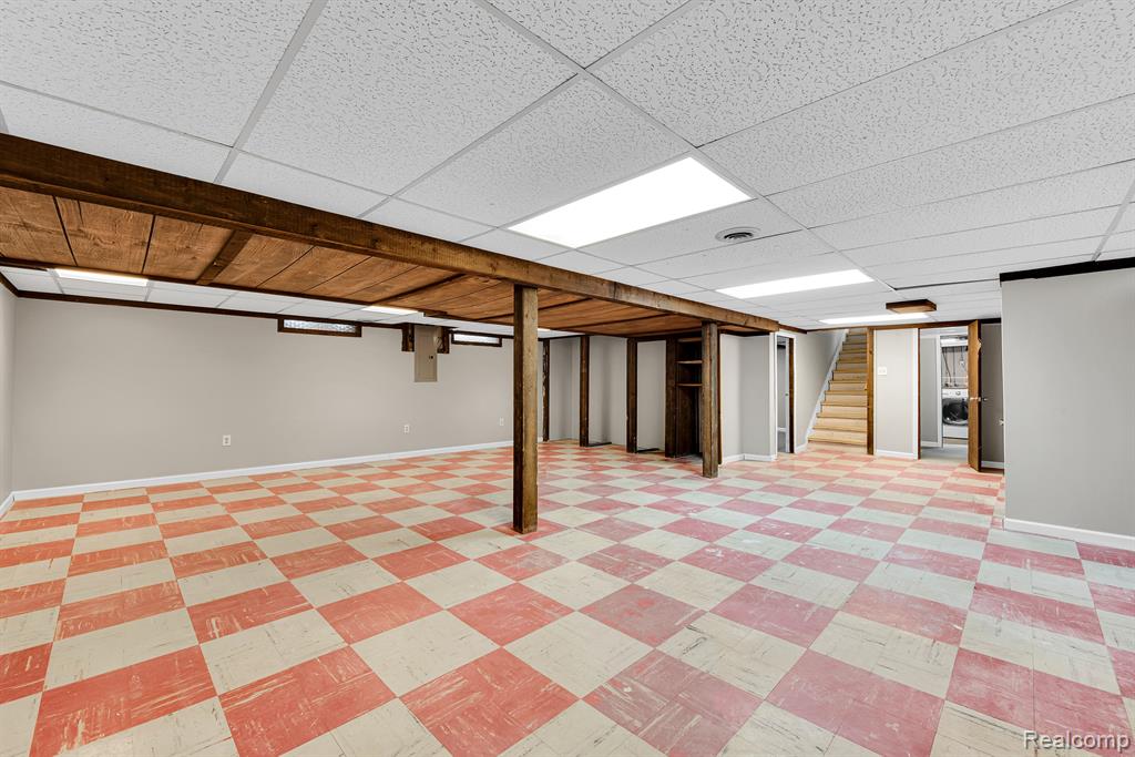 28390 New Castle Road Farmington, MI 48331 - Photo 31 of 37