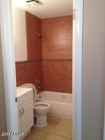 1333 West 5th Street, Unit D Tempe, AZ 85281 - Photo 4 of 7 a bathroom with a toilet a sink and shower