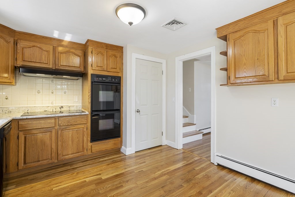 160 Ravenswood Road Waltham, MA 02453 - Photo 4 of 30