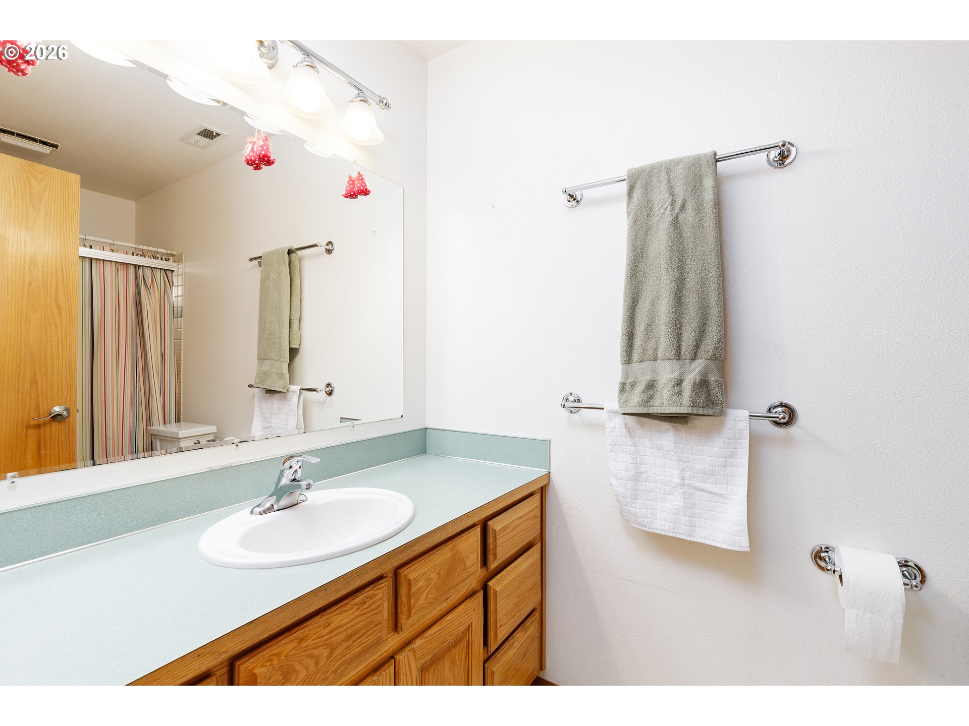 13925 South Carus Road Oregon City, OR 97045 - Photo 29 of 44 Bathroom