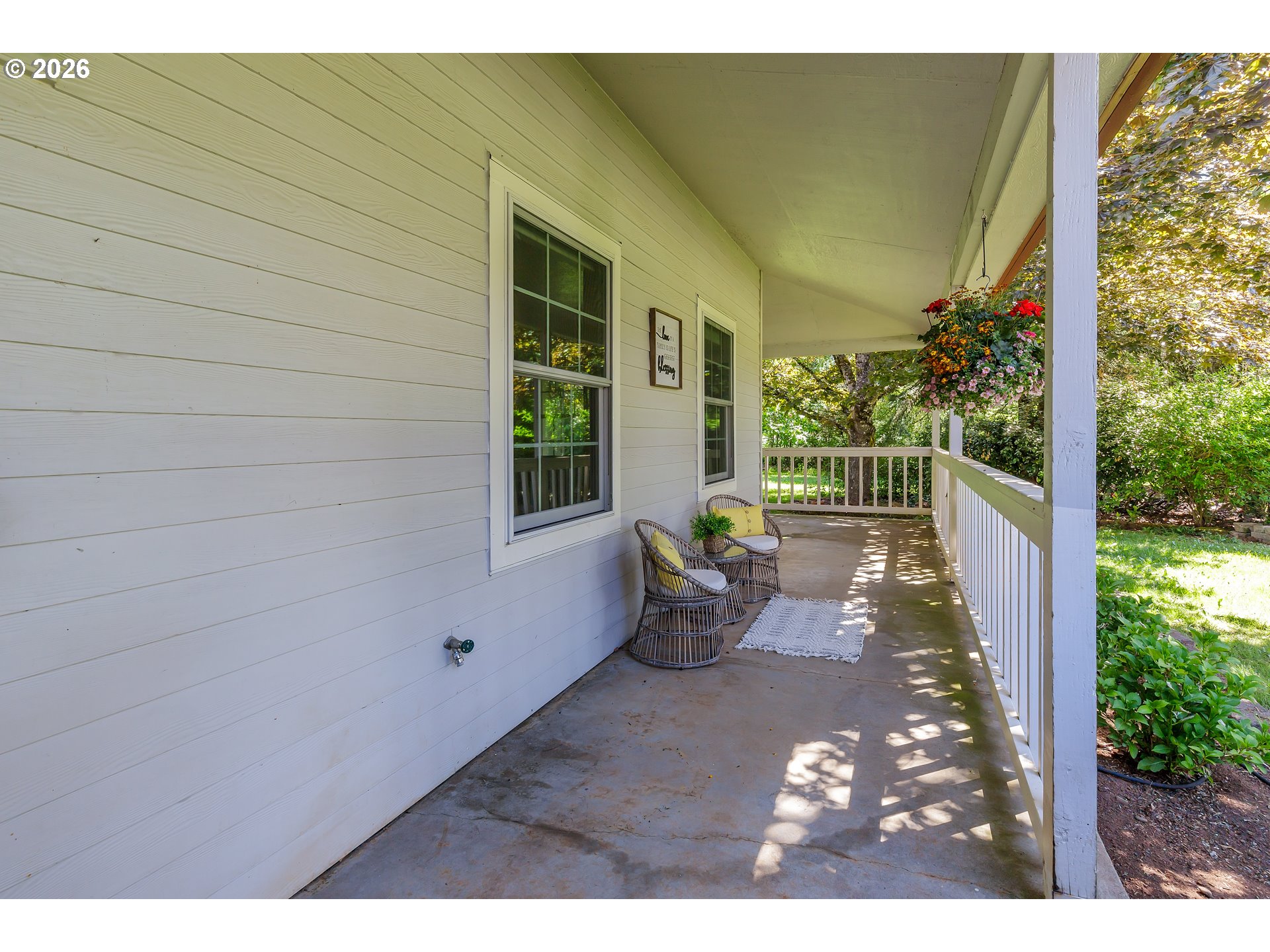 13925 South Carus Road Oregon City, OR 97045 - Photo 4 of 44 Covered Porch