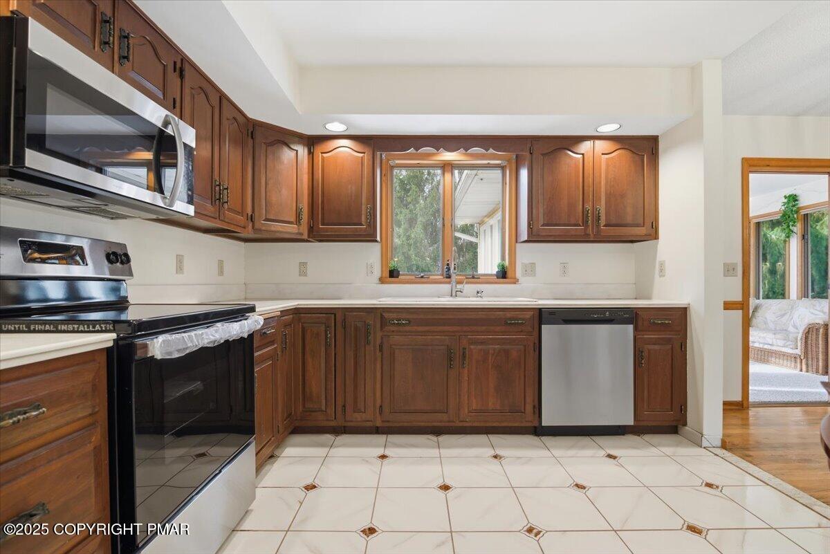 5 Cedar Road Mount Pocono, PA 18344 - Photo 7 of 30 Kitchen 1