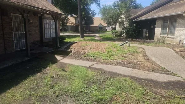 a view of a yard in front of house