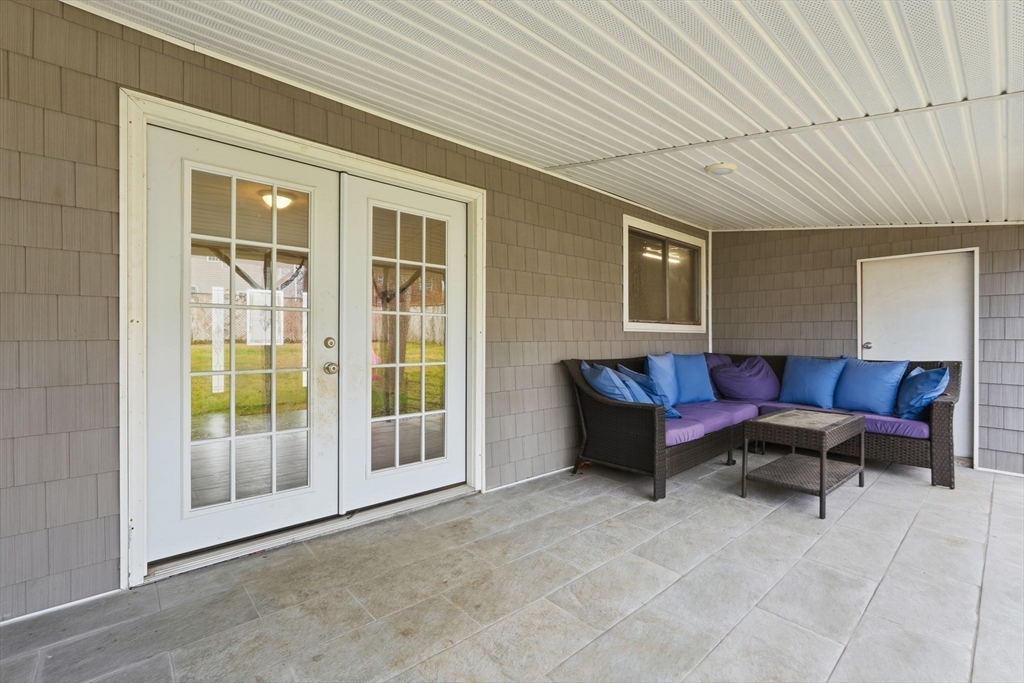 30 Jerilis Drive Springfield, MA 01119 - Photo 36 of 42 a living room with furniture and a window