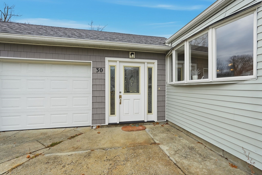 30 Jerilis Drive Springfield, MA 01119 - Photo 5 of 42 a view of entrance of the house