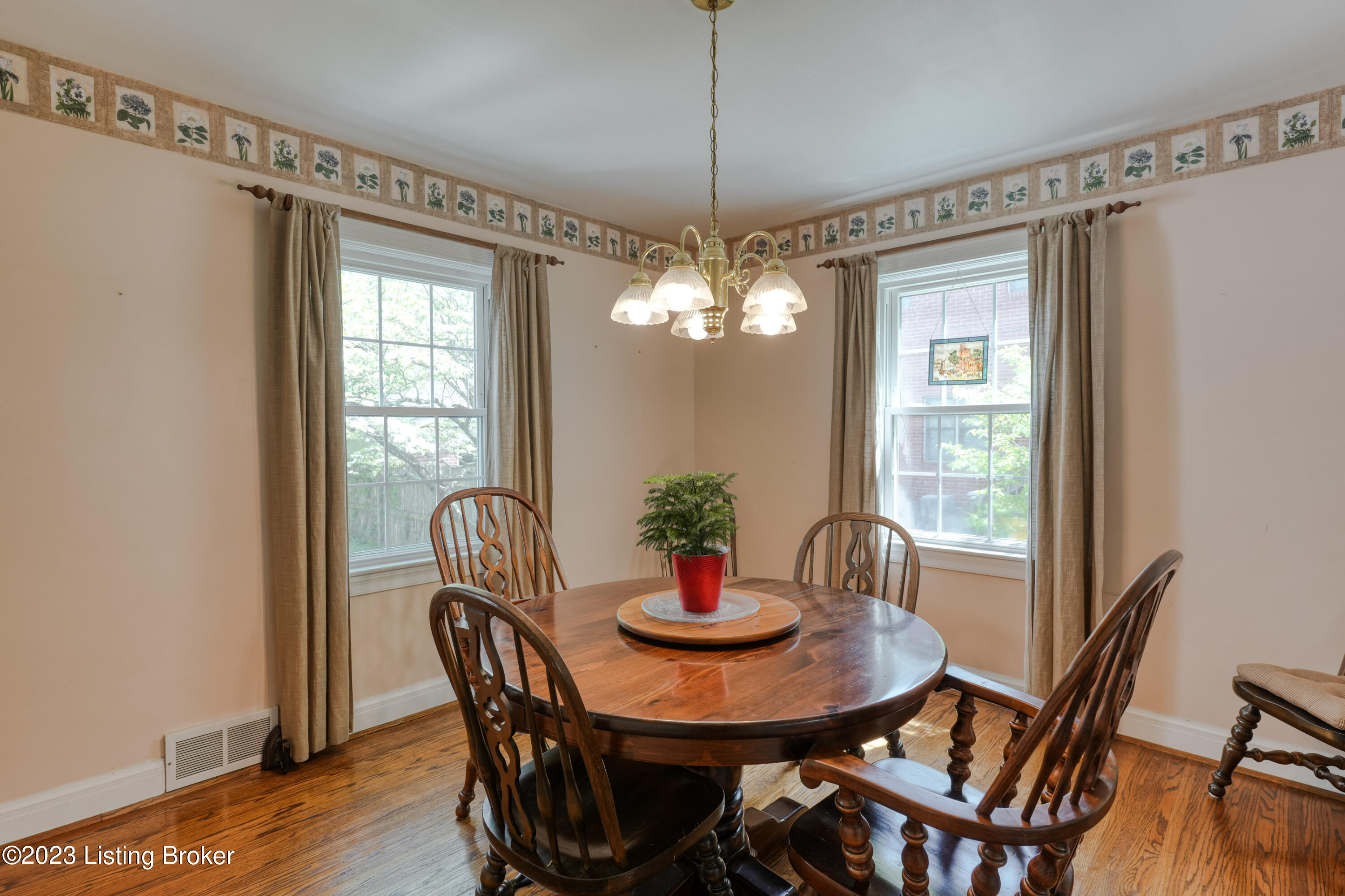 121 Don Allen Road Louisville, KY 40207 - Photo 9 of 37 014 - 20230419 06790