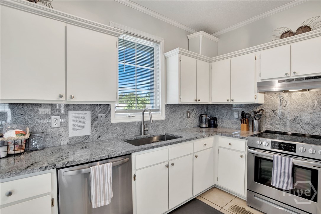 40 Captains View Tybee Island, GA 31328 - Photo 22 of 64 Kitchen