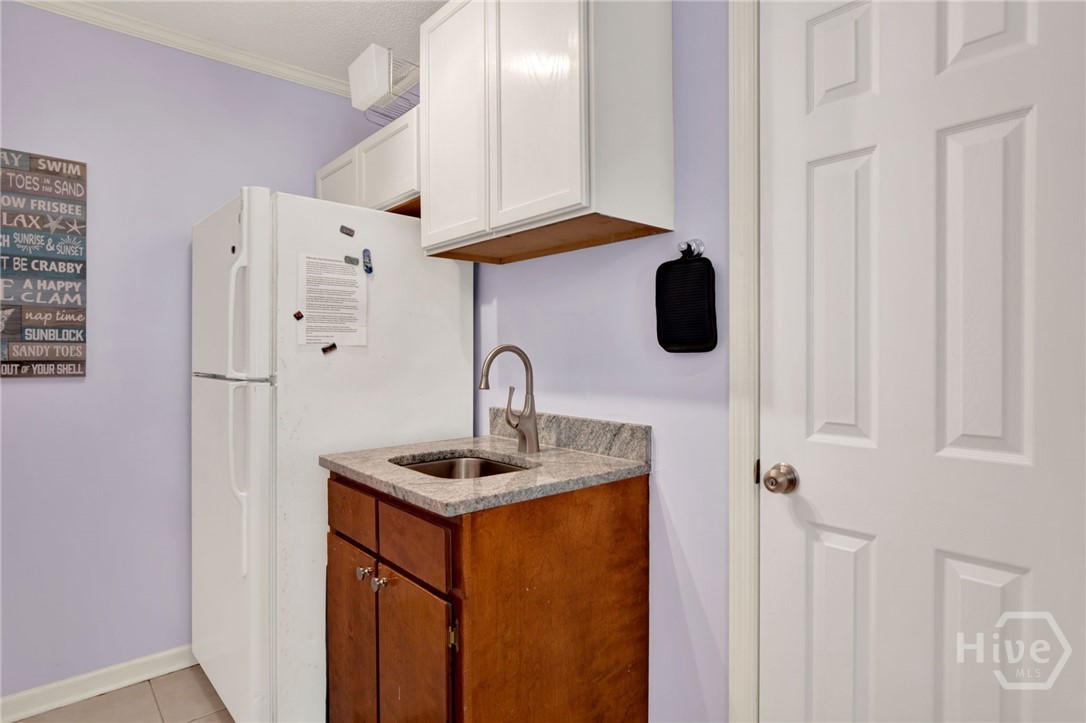 40 Captains View Tybee Island, GA 31328 - Photo 10 of 64 Garage apartment kitchen