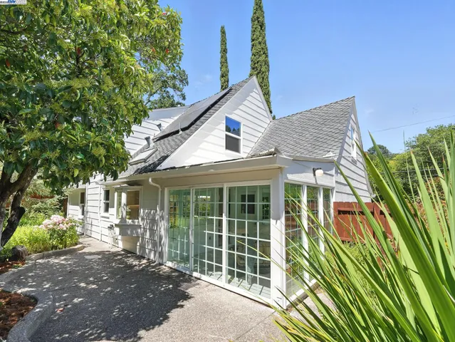$1,240,000 | 160 Moraga Way, Orinda, CA 94563