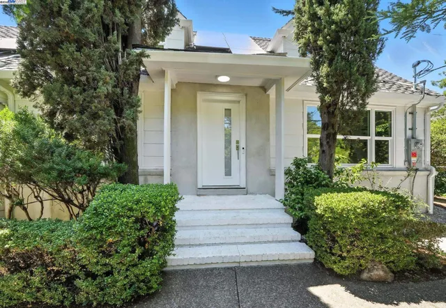 $1,240,000 | 160 Moraga Way, Orinda, CA 94563