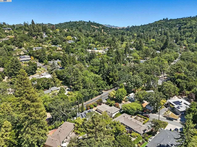 $1,240,000 | 160 Moraga Way, Orinda, CA 94563