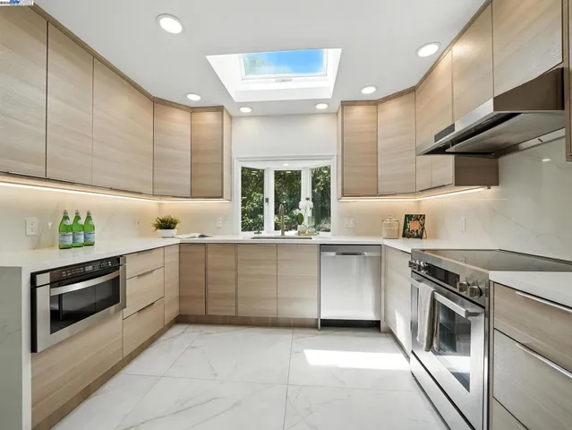 $1,240,000 | 160 Moraga Way, Orinda, CA 94563