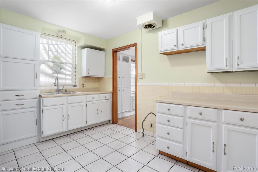 1445 Cadieux Road Grosse Pointe Park, MI 48230 - Photo 5 of 14
