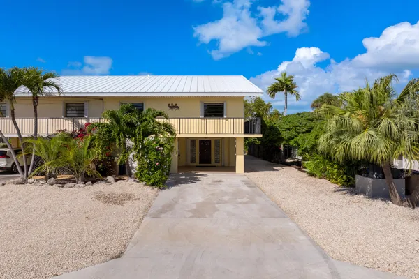 $1,310,000 | 391 10th Street, Key Colony Beach, FL 33051