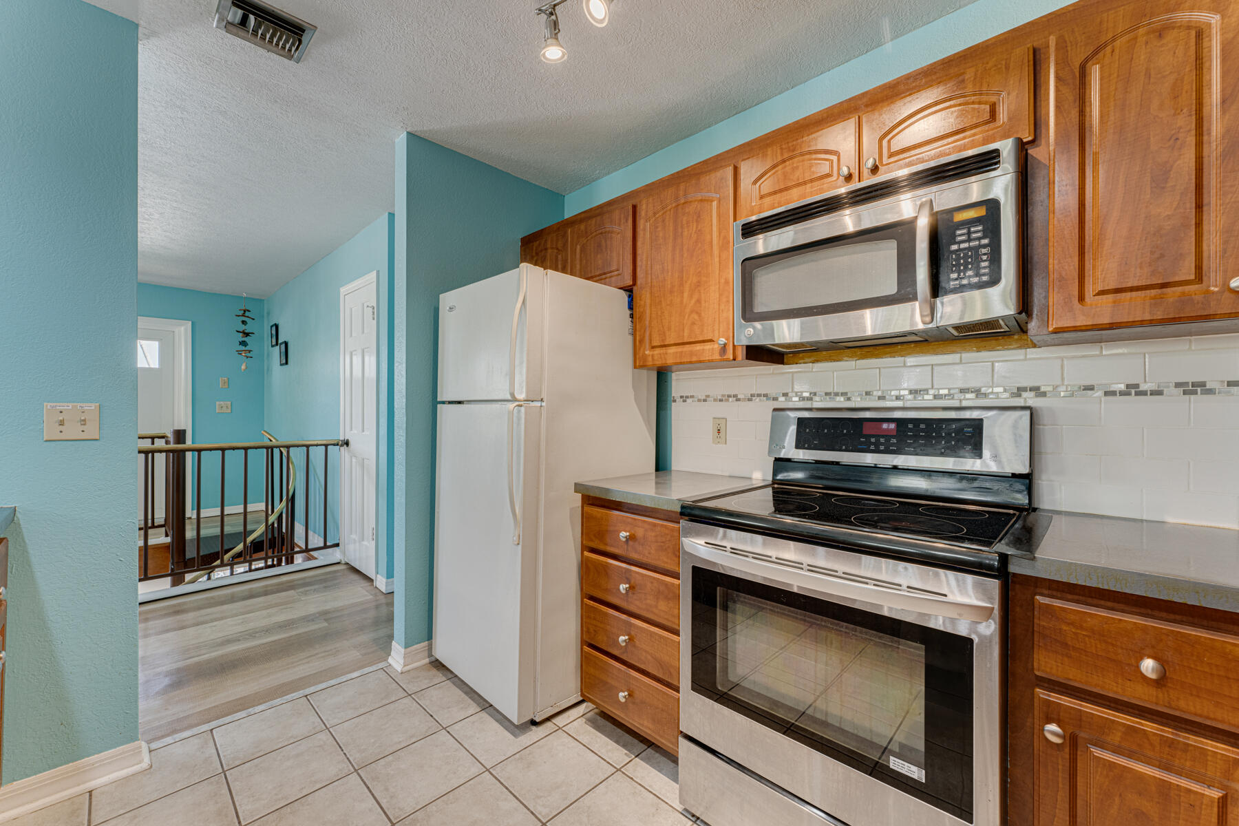 391 10th Street Key Colony Beach, FL 33051 - Photo 22 of 51 a kitchen with appliances and cabinets