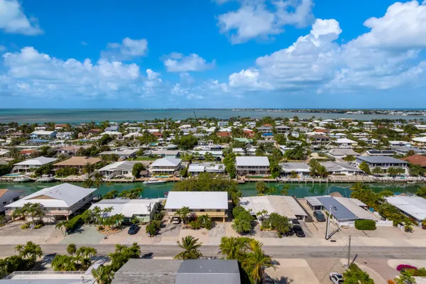 $1,310,000 | 391 10th Street, Key Colony Beach, FL 33051