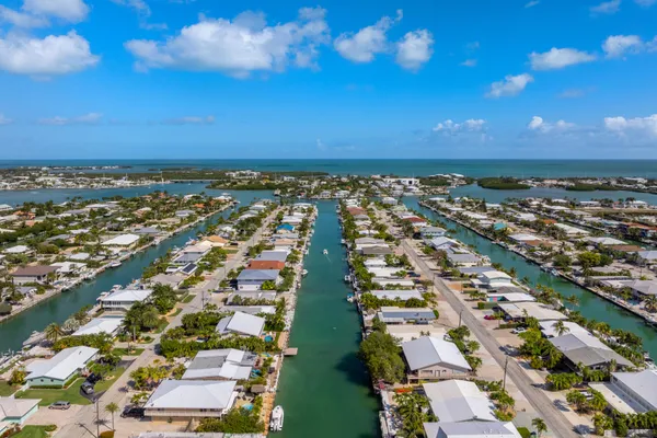 $1,310,000 | 391 10th Street, Key Colony Beach, FL 33051
