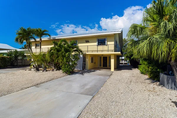 $1,310,000 | 391 10th Street, Key Colony Beach, FL 33051