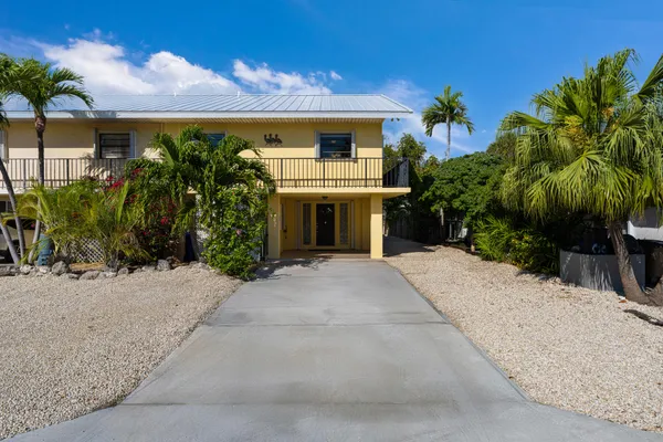 $1,310,000 | 391 10th Street, Key Colony Beach, FL 33051