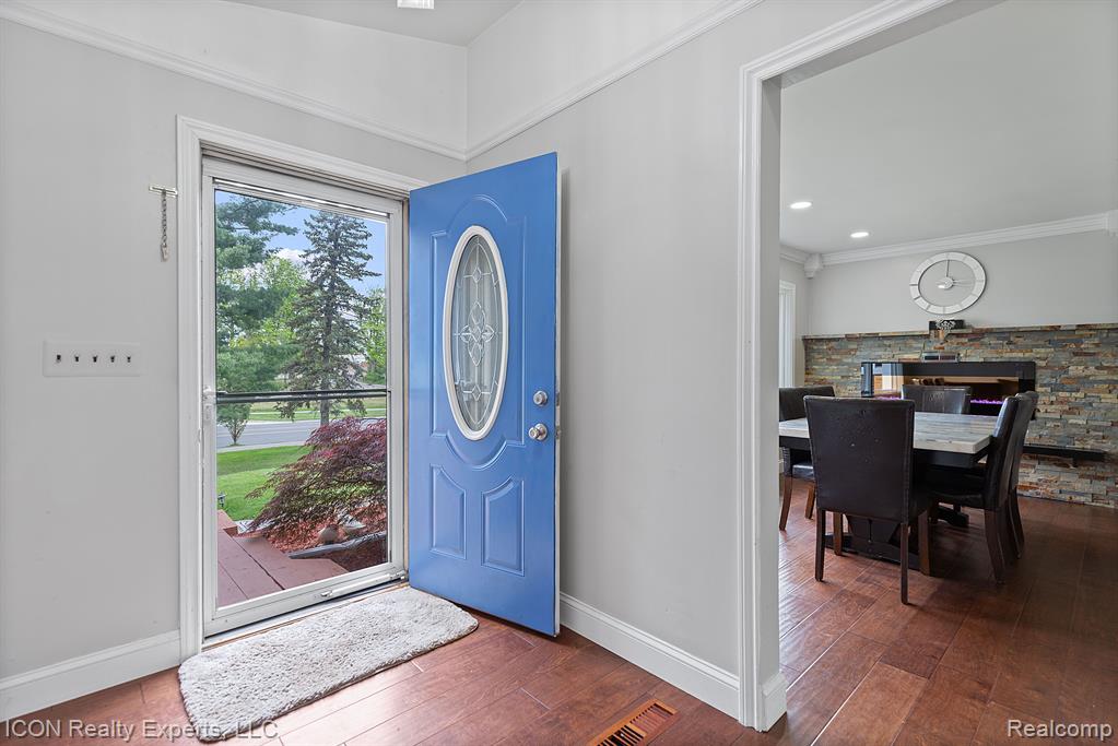 1533 Walton Boulevard Rochester Hills, MI 48309 - Photo 2 of 30