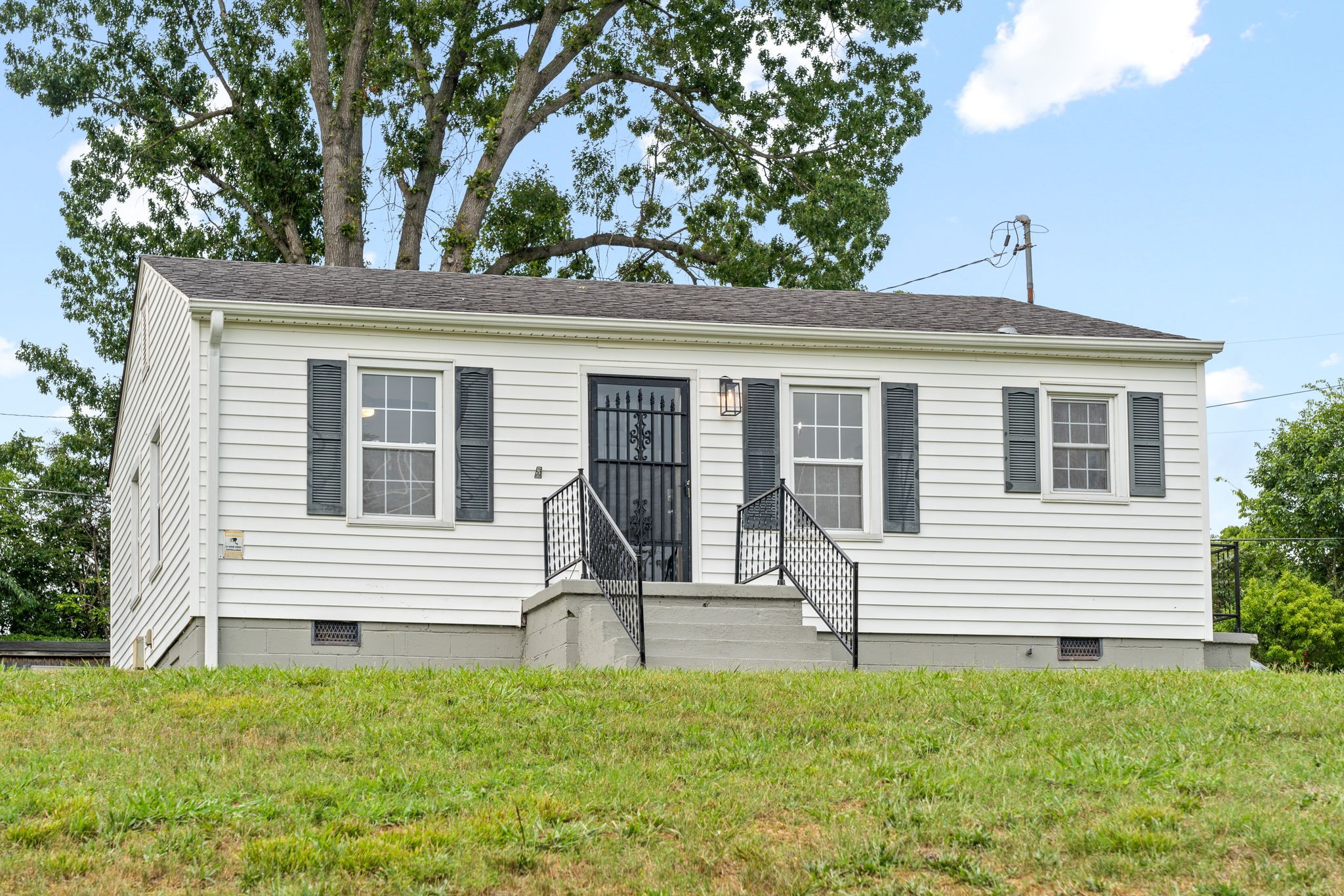 1023 Ridgecrest Drive Clarksville, TN 37040 - Photo 2 of 33 Gallery Image 2