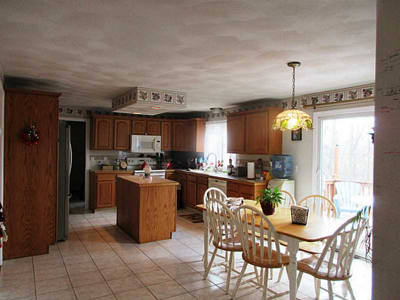 60 Nottingham Drive Scituate, RI 02831 - Photo 5 of 27 Kitchen.