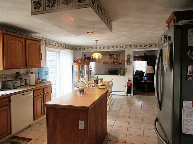 60 Nottingham Drive Scituate, RI 02831 - Photo 6 of 27 Kitchen.