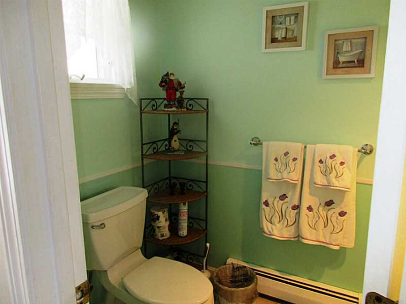 60 Nottingham Drive Scituate, RI 02831 - Photo 8 of 27 Bathroom.