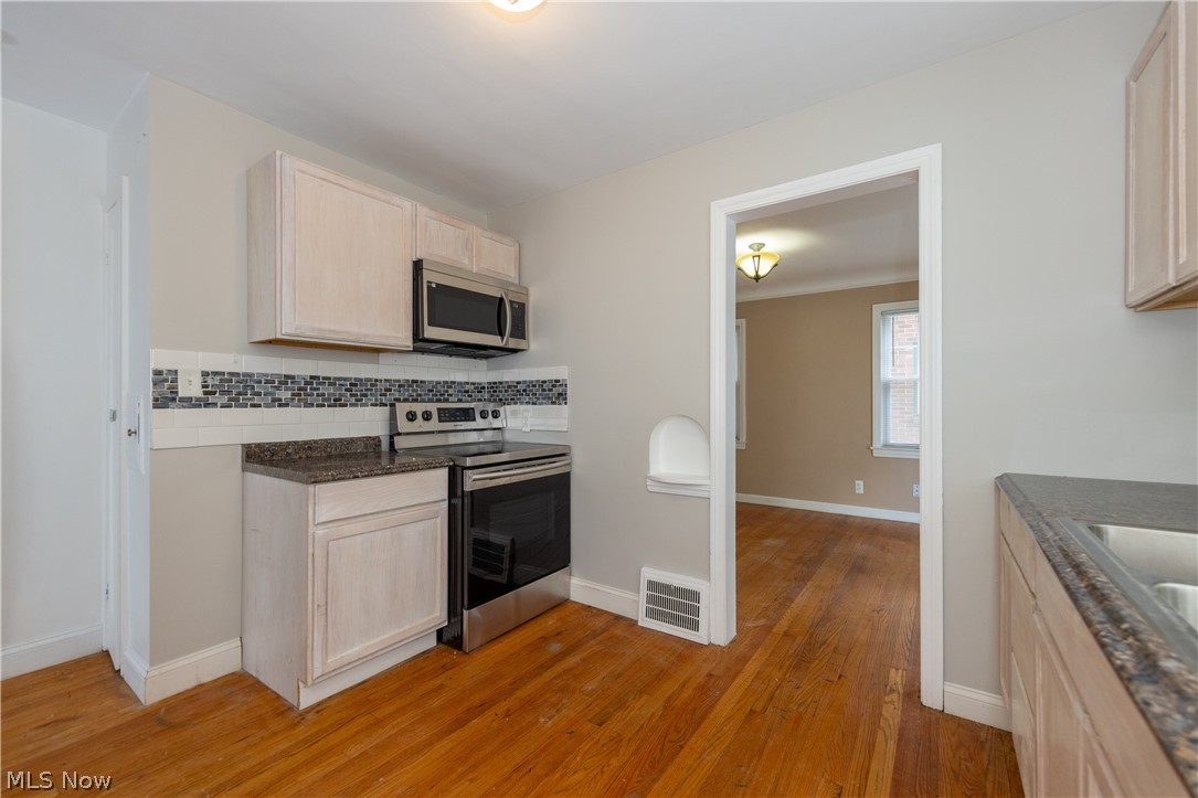 1908 Staunton Road Cleveland, OH 44118 - Photo 12 of 35 Gallery Image 12