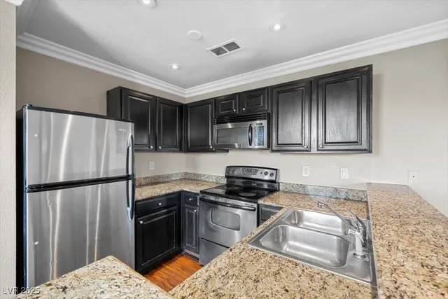 $1,400 | 4050 Pacific Harbors Drive, Unit 213, Las Vegas, NV 89121