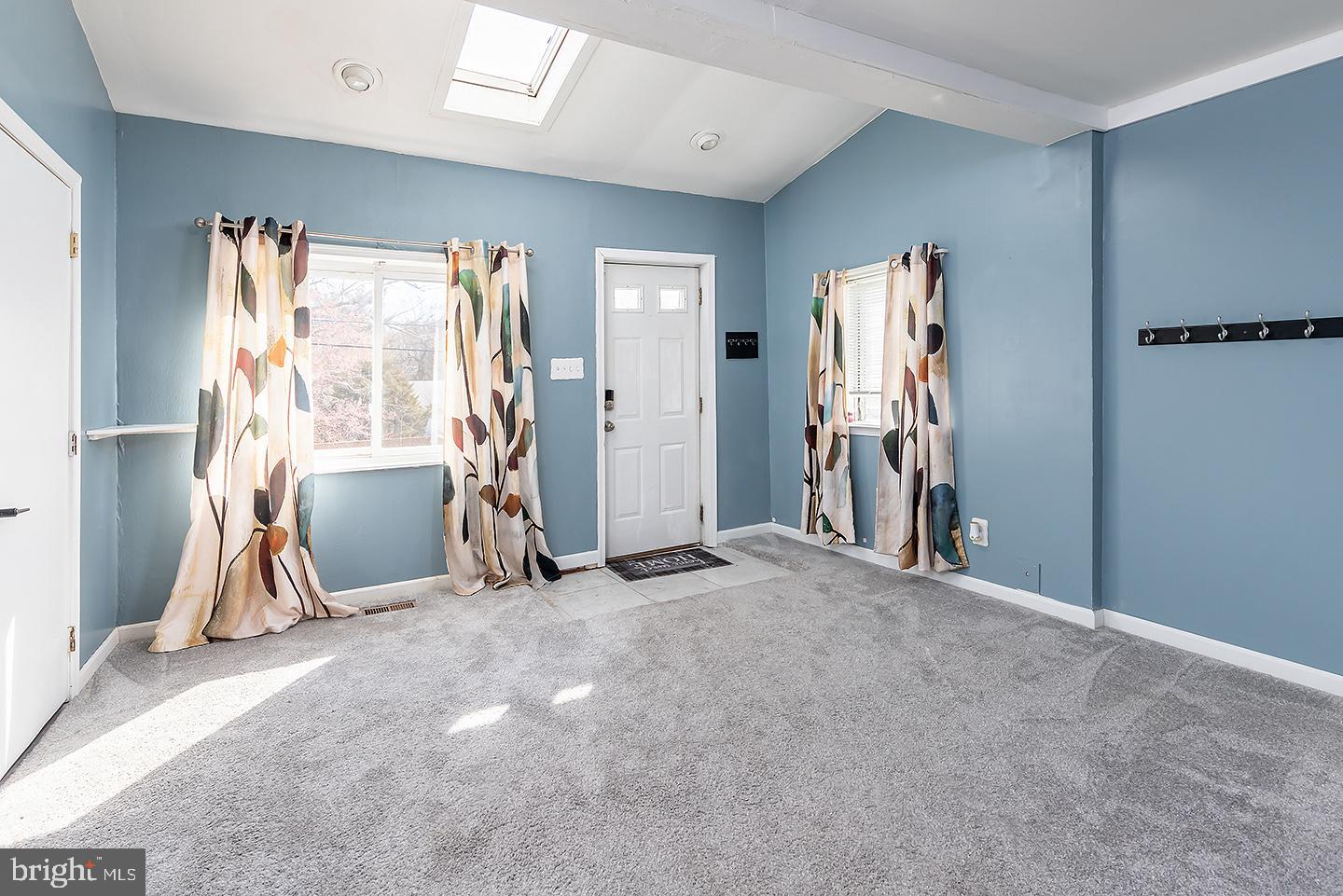 72 Chestnut Lane Pine Hill, NJ 08021 - Photo 4 of 21 Living Room