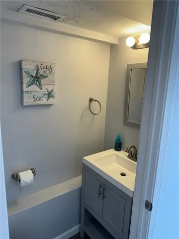 $3,000 | 46 Follett Road, Narragansett, RI 02882