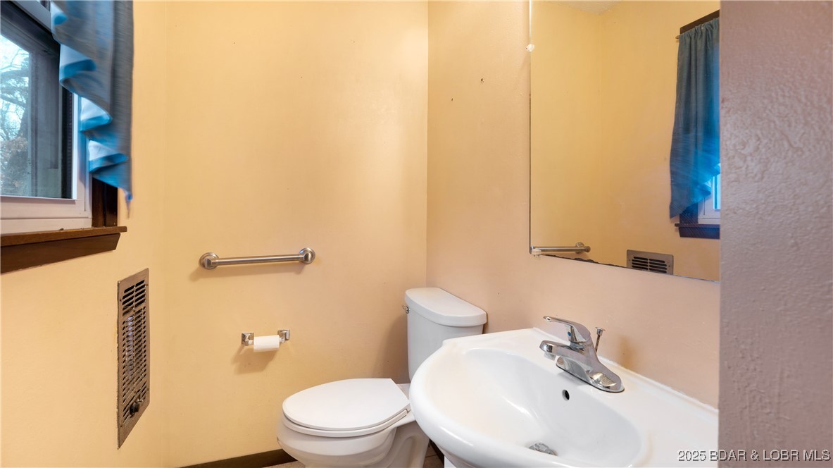 77 Banner Street Camdenton, MO 65020 - Photo 12 of 37