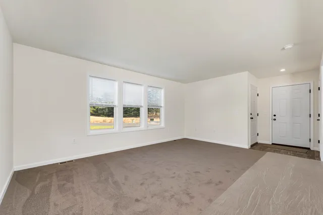 $332,900 | 18 A Wildflower Lane, Unit 20897801, Plymouth, NH 03264