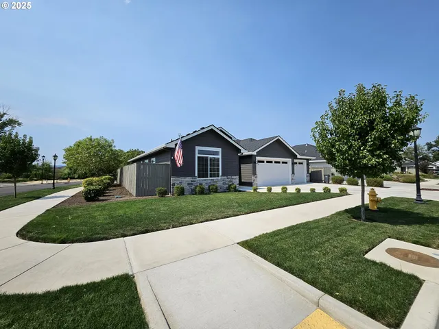 $739,000 | 436 Montana Way, Medford, OR 97504