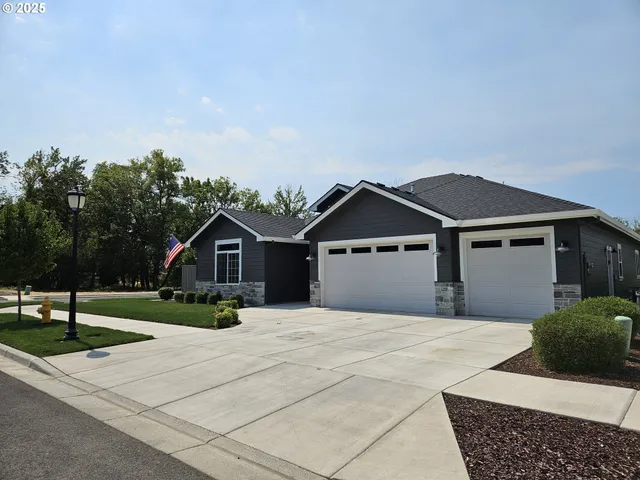 $739,000 | 436 Montana Way, Medford, OR 97504