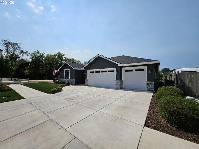 $739,000 | 436 Montana Way, Medford, OR 97504