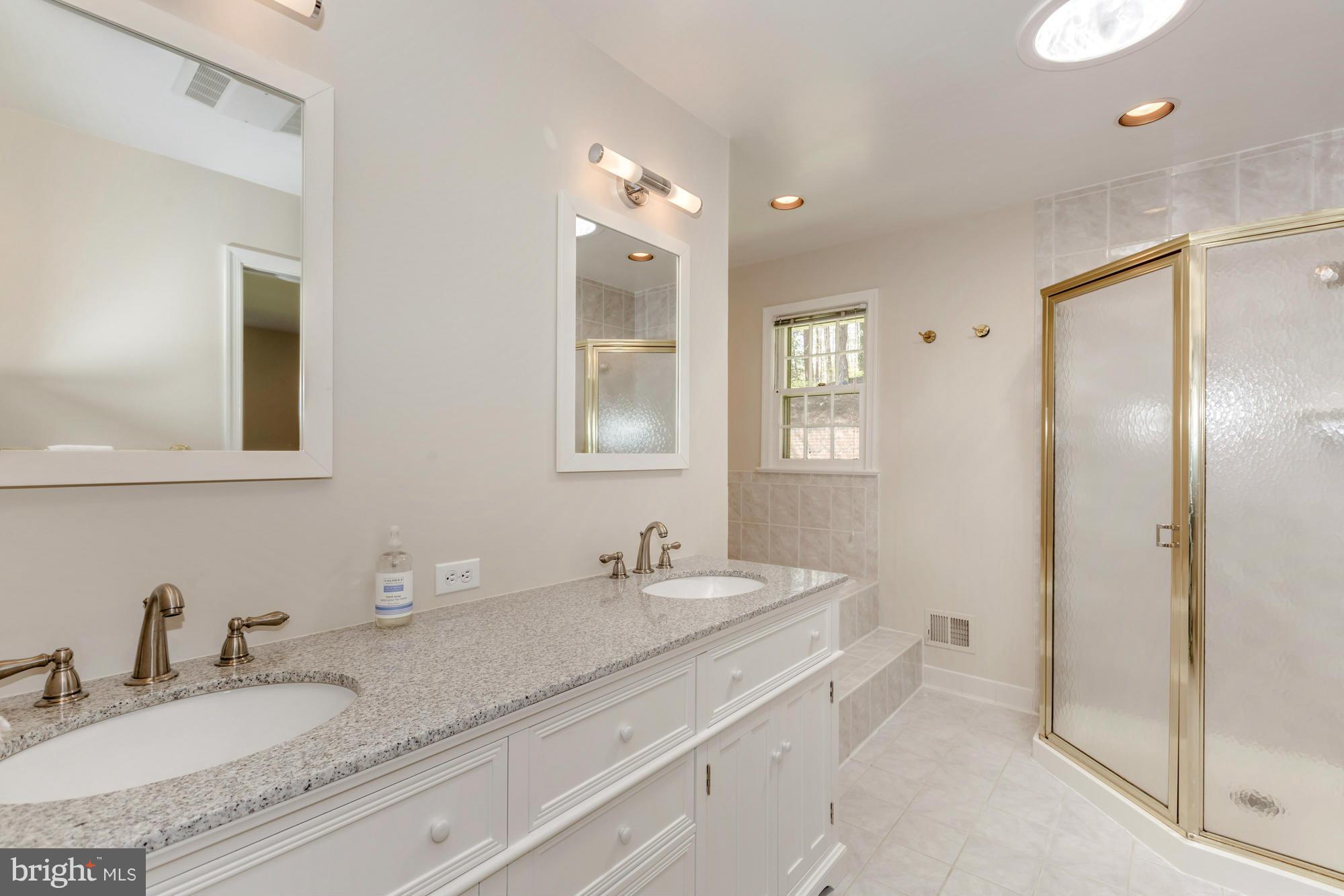 4118 27th Road North Arlington, VA 22207 - Photo 18 of 30 Bath (Master)