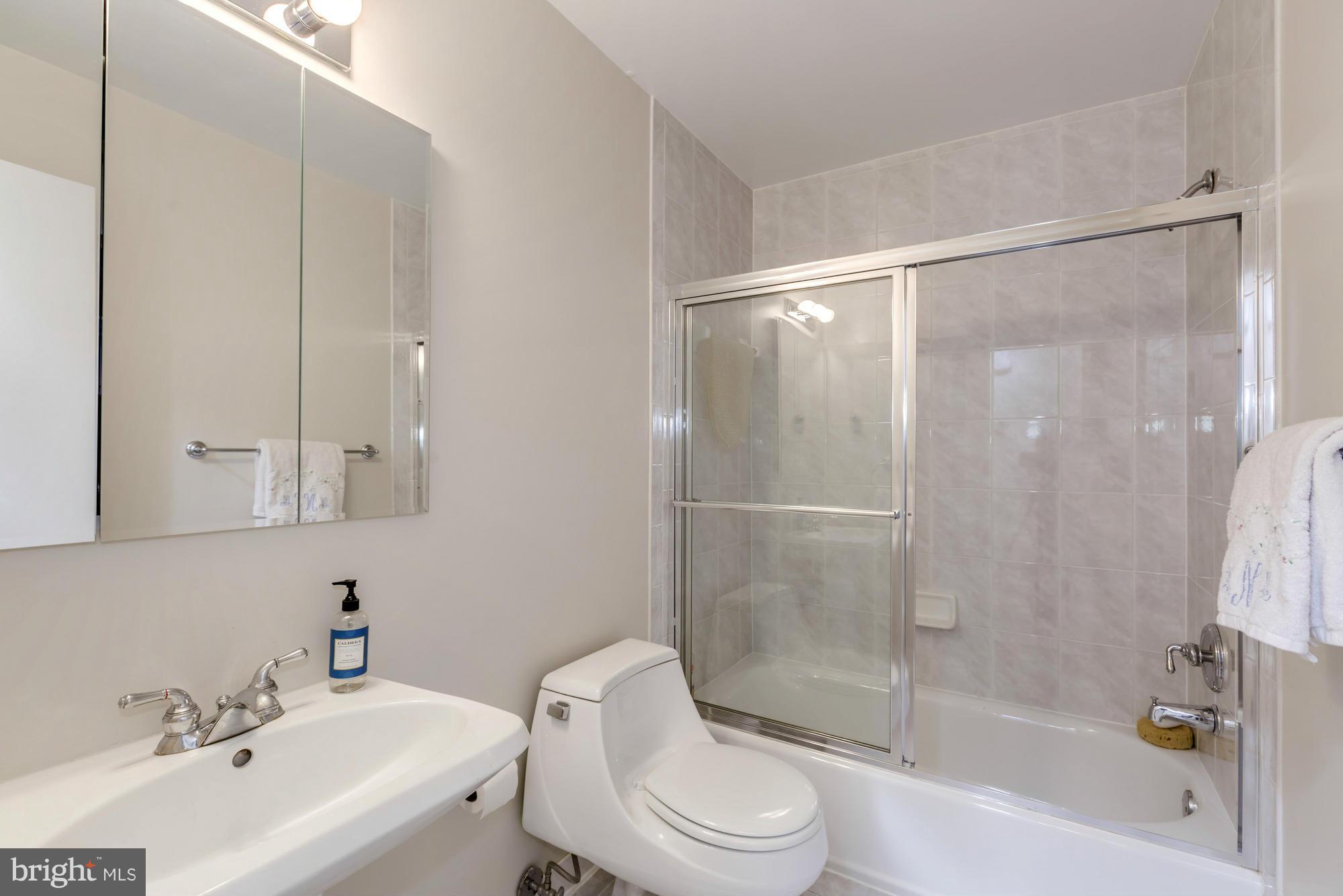 4118 27th Road North Arlington, VA 22207 - Photo 20 of 30 Bath