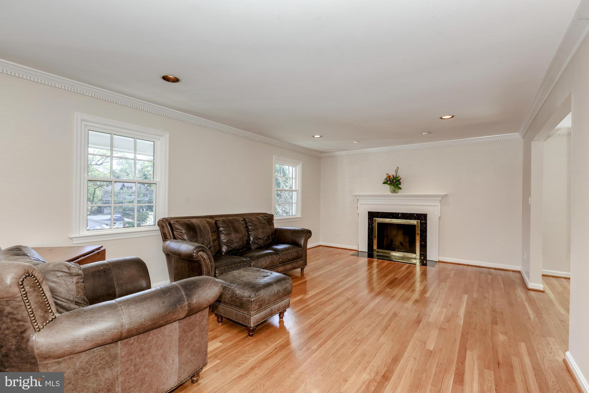 4118 27th Road North Arlington, VA 22207 - Photo 4 of 30 Living Room